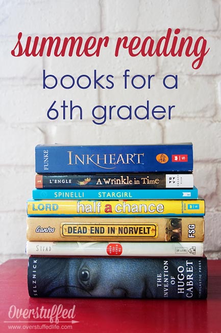 The benefits of summer reading for kids are too large to ignore. Encourage your kids to read over the summer by gifting them a pile of books as soon as school is out. via @lara_neves