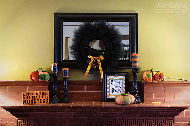 Halloween mantel decor ideas.