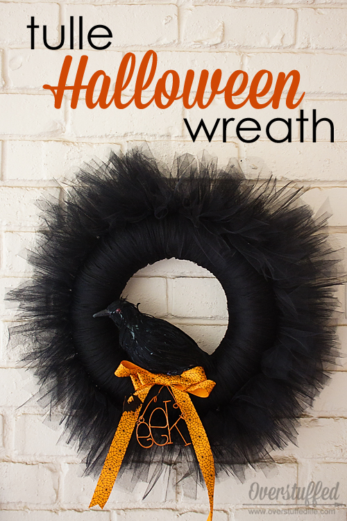 Make a scary black tulle Halloween wreath! So simple and absolutely gorgeous! #overstuffedlife