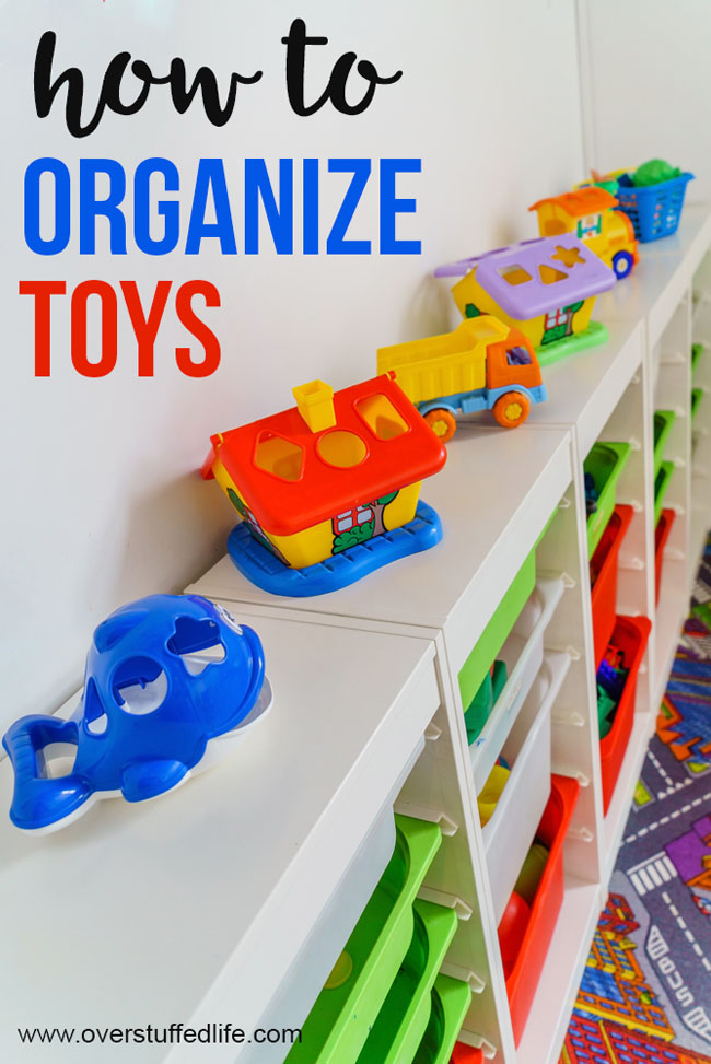 How to organize toys in playroom—Is your kids' play area a mess? Try these ideas for decluttering and organizing the toys so they can actually play in the playroom!
