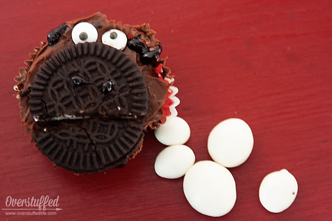 Refreshment idea for a book club to discuss The One and Only Ivan: Gorilla cupcakes and yogurt covered raisins.
