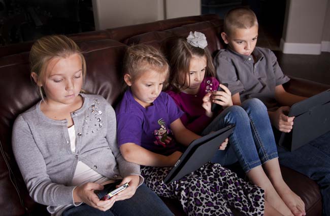 How to Teach Your Kids to Use Technology Responsibly