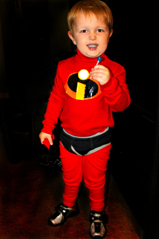 No sew Incredibles costume!