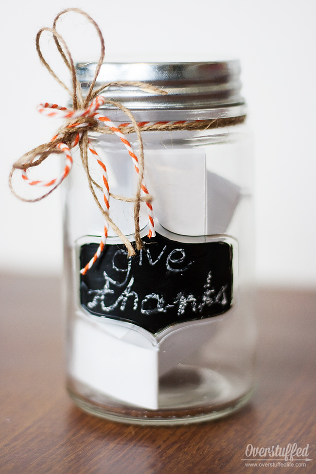 Give thanks this Thanksgiving with an easy Thankful Jar craft! #overstuffedlife
