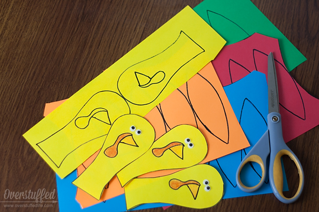 Free printable turkey template for fun turkey treat bag--easy craft for kids!