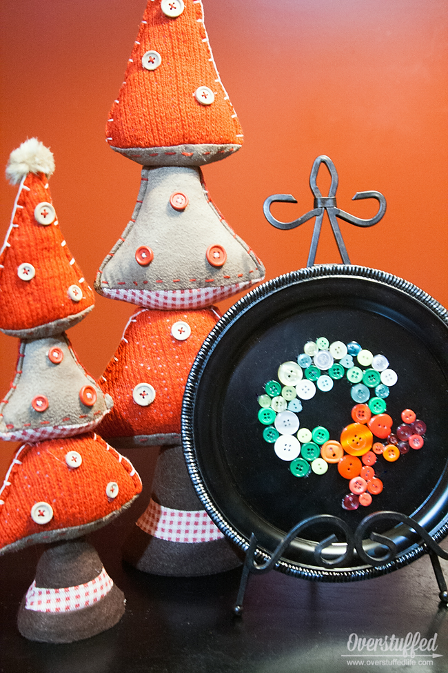 Use a dollar store tray and your button stash to make a fun new decoration with your kids.