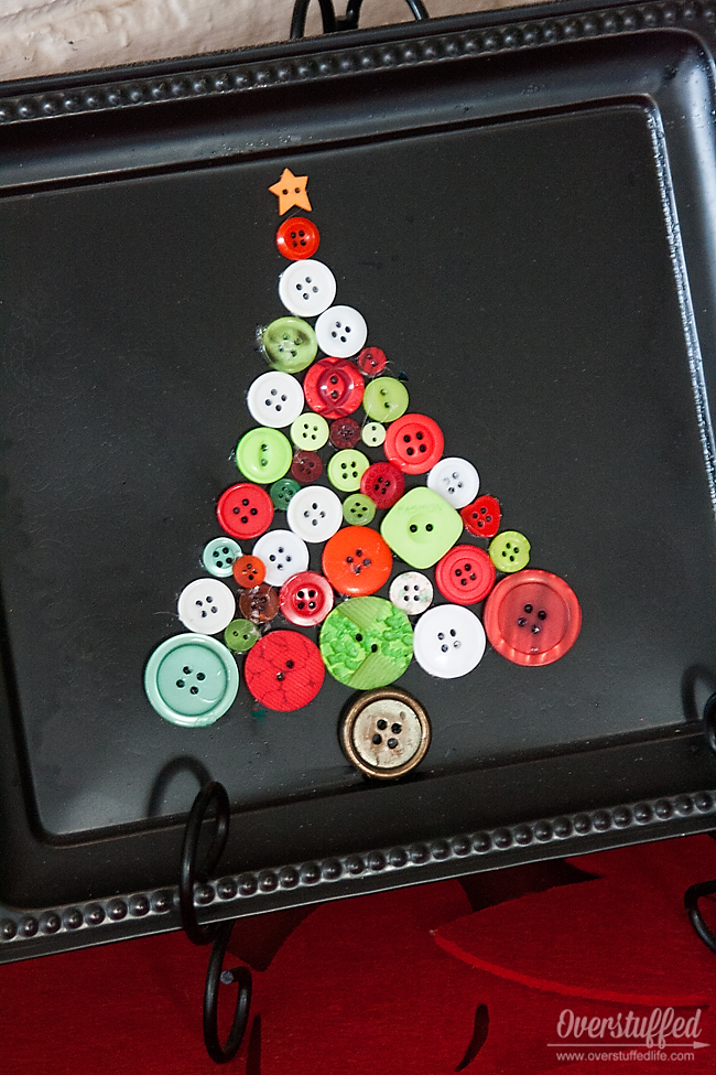 Use dollar store trays and your button stash to make fun Christmas decor. #overstuffedlife