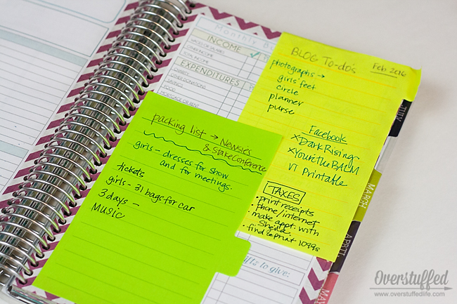 Tabbed sticky notes are a great way to better organize your paper planner. #overstuffedlife