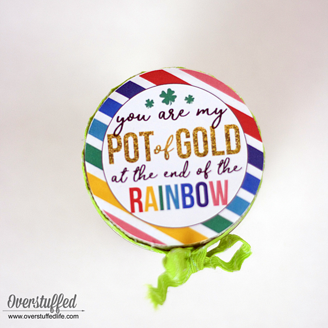 St. Patrick's Day | Pot of Gold | You are my pot of gold at the end of the rainbow | Mason jar craft | candy jar | free printable | free St. Patrick's Day holiday printable | St. Paddy's Day gift idea | St. Patrick's Day craft idea for kids | DIY St. Pat's mason jar craft ideas