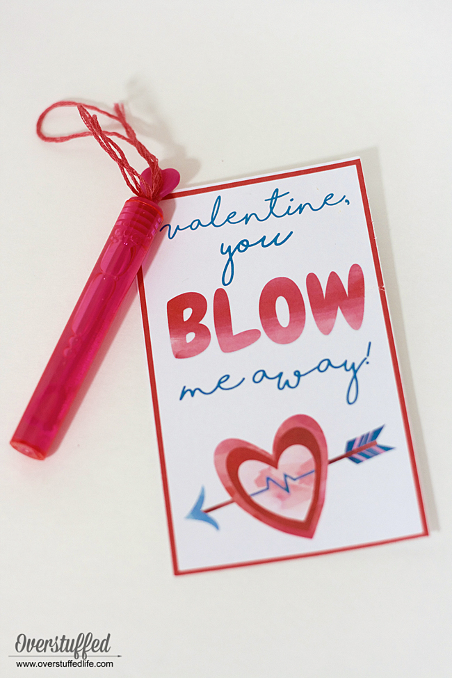 Valentine's Day printable | classroom valentines |DIY Valentine idea |  You blow me away! | bubbles, gum, bubblegum, whistles, blow pop | free printable download | Love | Valentine | Valentine's gift | Valentine party favor