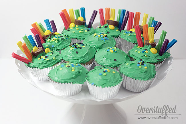 Easy St. Patrick’s Day Rainbow Cupcakes