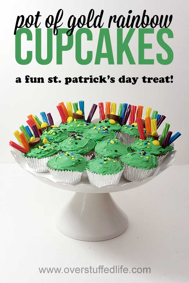 Easy St. Patrick's Day cupcake idea | decorate cupcakes for St. Paddy's Day | Green cupcakes | pot of gold treat idea | rainbow cupcakes for St. Pat's Day | how to make St. Patrick's Day cupcakes | Fun treat for St. Patrick's Day