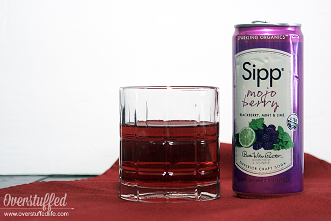 Sipp Organic Sparkling beverage mojo berry