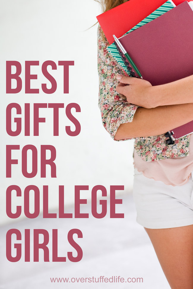Christmas Gifts for College Girls: Looking for the best Christmas gift ideas for college girls? Buy something they'll really love and use—click here for the most popular Christmas gifts for college students that they are sure to love! #giftguide