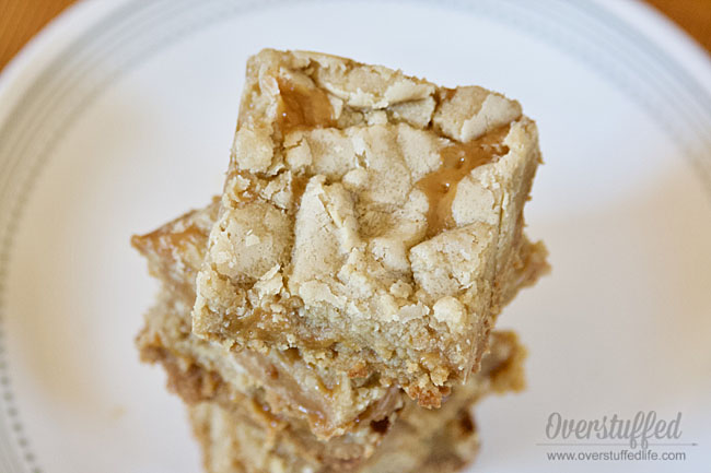 These gluten-free salted caramel cookie bars are to die for!